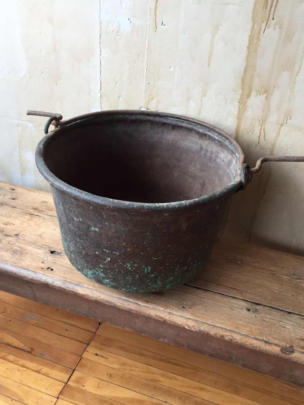 https://mercatoantiques.com/cdn/shop/products/italian-antique-copper-cook-pot.jpg?v=1456963346